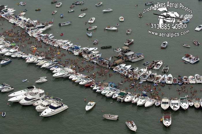 ©Muscamoot Bay Raft-Off 2010