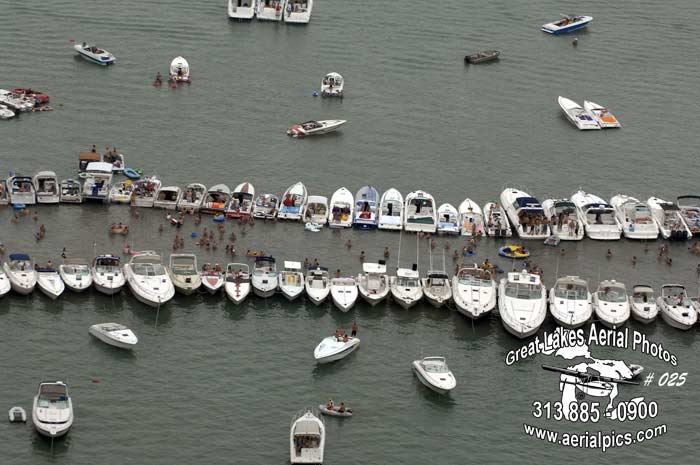 © Muscamoot Bay Raft-Off 2010.
