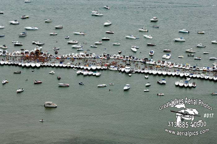 ©Muscamoot Bay Raft-Off 2011